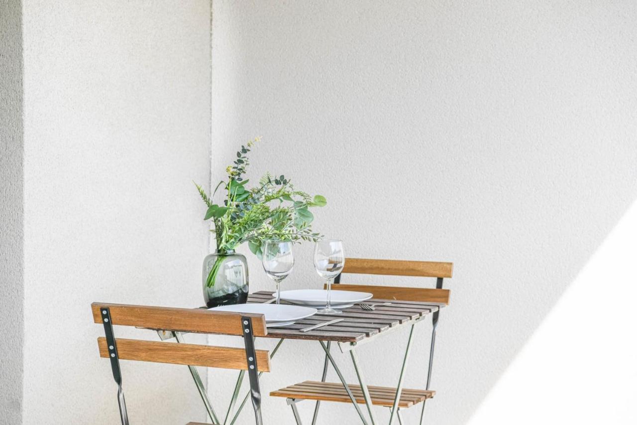 Appart Avec Terrasse Et Parking A 2 Min Du Metro Marseilles Exterior foto