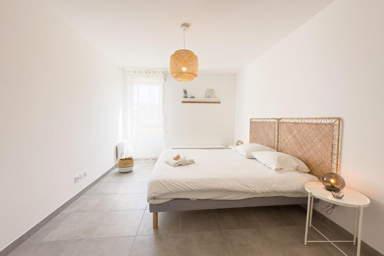 Appart Avec Terrasse Et Parking A 2 Min Du Metro Marseilles Exterior foto